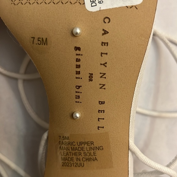 Gianni Bini x Caelynn Bell Papillon Fabric Flower Ankle Wrap Strappy Sandals - Picture 10 of 11